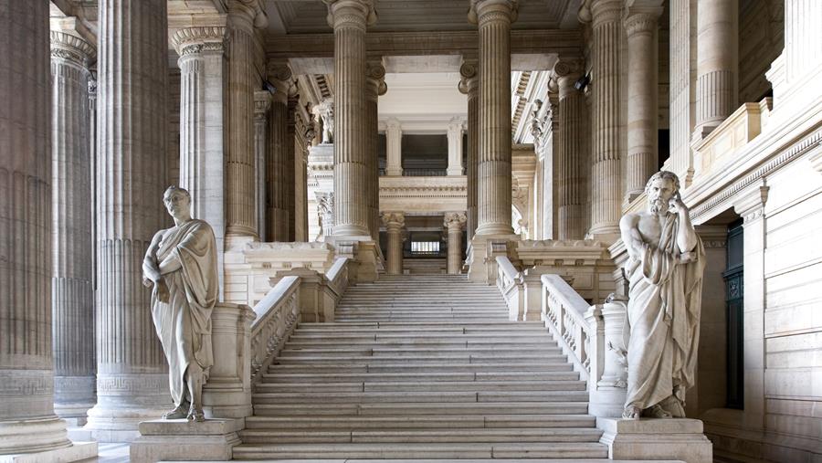 Hof Brussel: intrekking visum arts onterecht