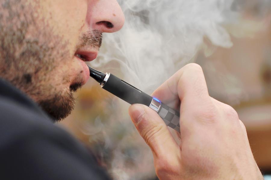 Europese tieners mijden alcohol en drugs, maar grijpen meer naar de e-sigaret