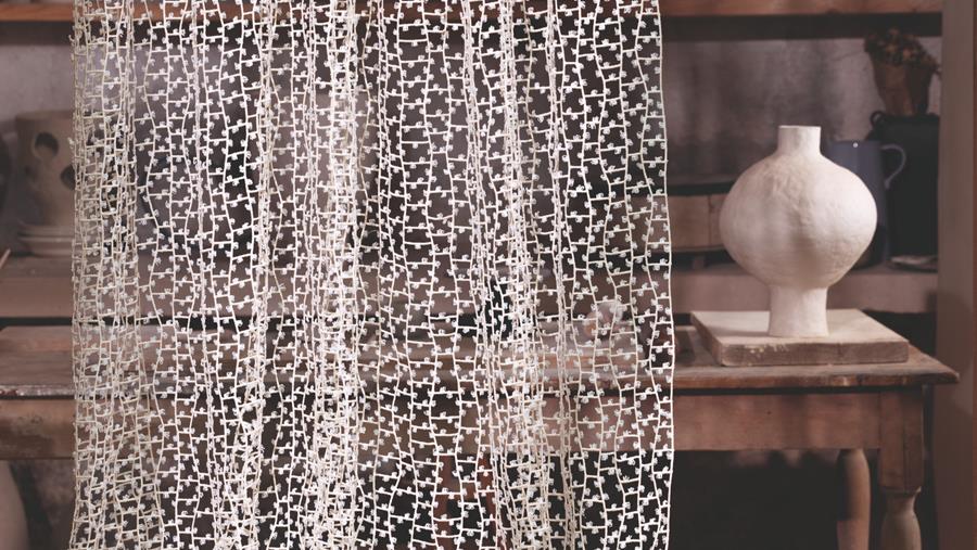 Lumière naturelle et décoration de fenêtre sophistiquée