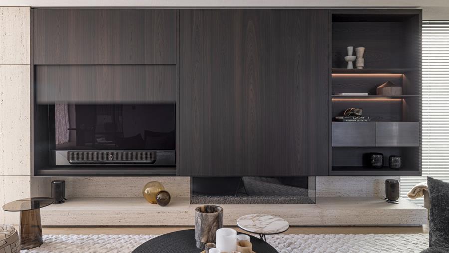 Luxe discret en chêne fumé et laiton bronzé