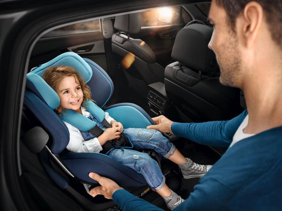 Les parents choisissent un siege-auto evolutif en raison du prix global